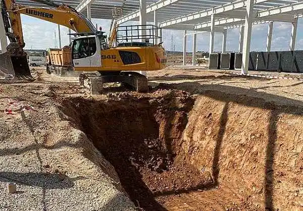 excavadora en excavaciones en barcelona