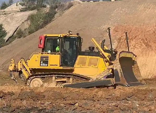 maquina excavadora en obra excavaciones en barcelona
