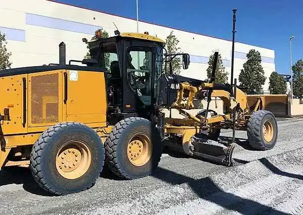 preparacion del terreno con maquinaria de explanación