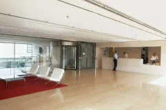 Hall-de-entrada-en-reforma-de-edificio-corporativo-Ericsson en Sabadell