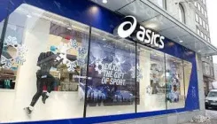 Mobiliario para tienda especializada en deportes en Elche