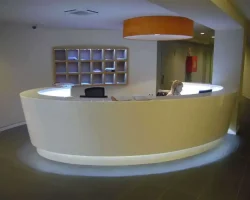 mostrador-recepcion-en reforma de-oficinas-NEXUS-Hospitalet de llobregat